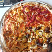 Quatro vegan pizza at Dudley's in Olinda