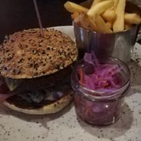 Vegan cheeseburger at O'Learys in Ghent