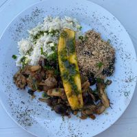 Arroz com leite de coco e abobrinha, cogumelos, farofa e banana da terra. Muito bom!  at Jamburita in Brasilia