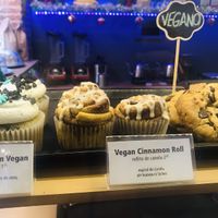 Me encantó el rollo de canela!!!! Estaba simplemente delicioso! at Tidbit in Madrid