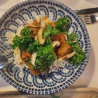 Albóndigas con kale, setas y fideitos #Veganuary at Pasapan in Segovia