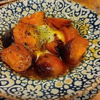 Pomodori azzurri, burrata e riduzione di modena at Lonxa d'Alvaro in Muxia