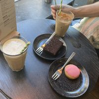 Vegan choco cake en roze koek, ijskoffie, chai latte  at Anne&Max in Rotterdam