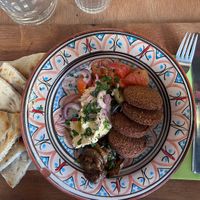Felafel, hummus, tomatoes, eggplants and pita  at Le Presine Volanti in Milan