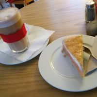 Chai Latte, vegane schwedische Apfeltorte at Bio-Cafe Kieselstein in Potsdam