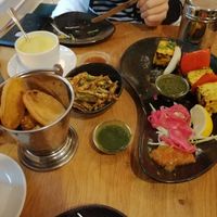 Frittierte Okraschoten, Pakora, Tofu Tikka, Golden Milk at AuthenTikka in Hamburg