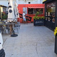 Vegan bietentartaartje en humus met dipstokjes te bestellen at La Fabrica de Hielo in Valencia