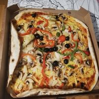 Vegetariana with vegan cheese at Sjöviks Pizzeria in Stockholm