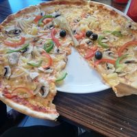 Vegan vegetarian pizza at Sjöviks Pizzeria in Stockholm
