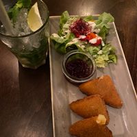 Starter: cheese wedges (so good) 
Drink: Virgin Mojito  at Försters in Berlin