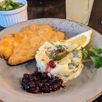 Vegane Hähnchenschnitzel mit Kartoffelsalat und Preiselbeeren at Försters in Berlin