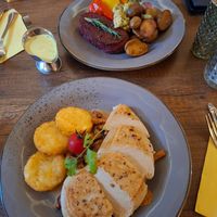 'Hünchenfilet' mit Pfifferlingen und Rösti at Försters in Berlin