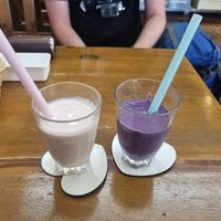 vegan Strawberry and blueberry shake at Country-Side in Hashimoto