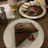 Guláš a bramborák plněný robi a "sýrem”  at Vegalite in Brno