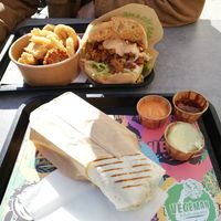 Dürüm, Kebab und leckere Beilagen at Végéman in Strasbourg