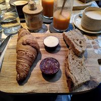  at MESA Restaurant in Paris