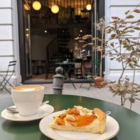 coffee and vegan cake at STOR - Bracka in Warsaw