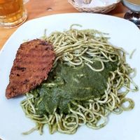 Tallarines verdes, bebida, postre, entrada y un pansito at Sabor y Vida in Lima