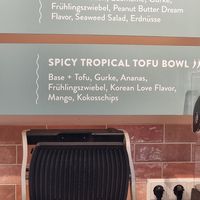 Tofu bowl at Ma'loa in Hannover