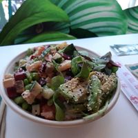 Make your own with lime rice and tofu at Ma'loa in Cologne