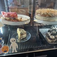 Cheesecake, carrot cake and brownies with Oreo   at Putsch in Montreuil