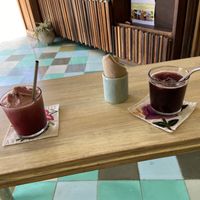 Jamaica slush (left) and regular Jamaica drink (right)  at Elela in Valladolid