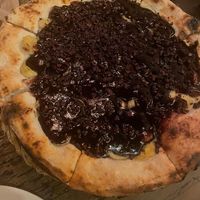 Vegan sweet pizza with banana   at Forno e Flora in Ubatuba