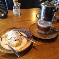 Kürbiskuchen und vietnamesischer Kaffee at TA Vegan House in Hamburg