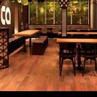 enough space for everyone. Lots of wood, plants and light at TA Vegan House in Hamburg