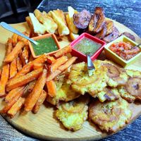 Vegan platter of starters at L'Arepa in Bordeaux