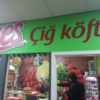 Cig Köfte takeaway at Oses Cig Köfte in Reutlingen