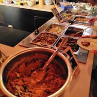 Warm dishes at the buffet at Amour in Ghent