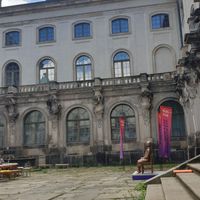 Outdoor seating available (benches and tables) at Palais Café in Dresden