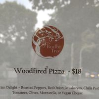 Vegan option pizza at The Bodhi Tree in Healesville