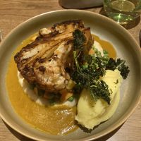 Blumenkohl mit Erbsen Kartoffelbrei und scharfer Soße  at Flux in Hannoversch Munden