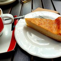 Cheesecake (vegan) and cappuccino at Café Herzstück in Bad Oeynhausen