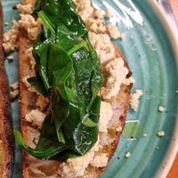 Tofu scramble toast at Ethos Brothers in Brentwood
