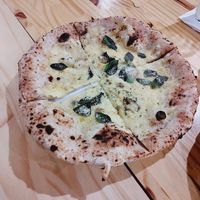 Alho c/ parmesão at Pizza Youth in Sao Paulo