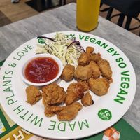 Lowkey keine Ahnung mehr was das ist, aber mega lecker at So Vegan - Yaowarat​ in Bangkok