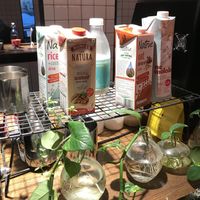 Milk options (non-dairy and dairy) at Tsiniki in Moscow