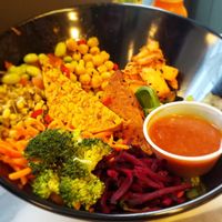 Bol Fusion asiatique avec tempeh et nouilles de konjac at Copper Branch - Cours Charlemagne in Lyon