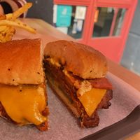 burger at Fantastic V in Madrid