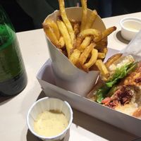 Damn good burger and beer at Fantastic V in Madrid