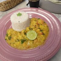 Garbanzos with curry, white rice at Satiba in Arequipa