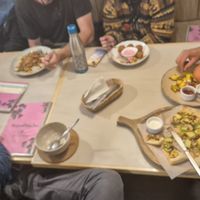 Pizza, burgers, pad thai, yogurts bowls at Satiba in Arequipa