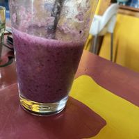 Mixed berry and banana smoothie at Fat Dog in Rotorua