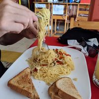 Garlic spaghetti, not al dente but ok at Restobar Balú in Quepos