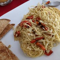 Garlic spaghetti, they added paprika at Restobar Balú in Quepos