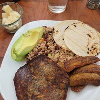 Gallo pinto with the patty and including the palmito (palm heart) in the separate glass bowl on the left at Restobar Balú in Quepos