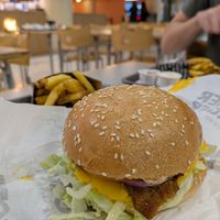 Double che*se and bac*n burger at Mother Burger - Saldanha in Lisbon